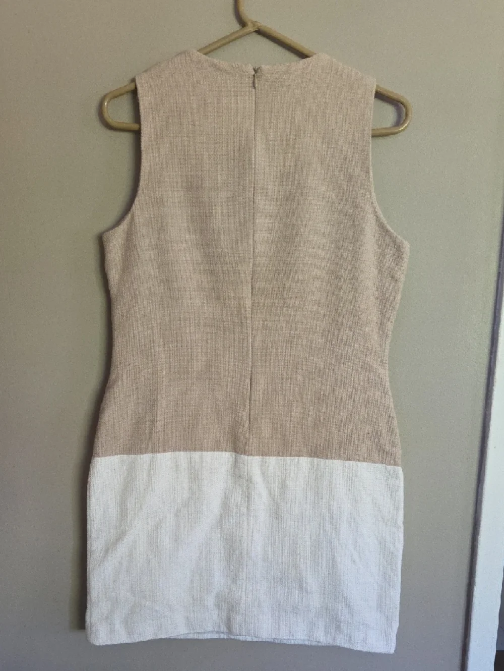 Michael Kors Beige and White Sleeveless Colorblock Shift Dress - Picture 2 of 8